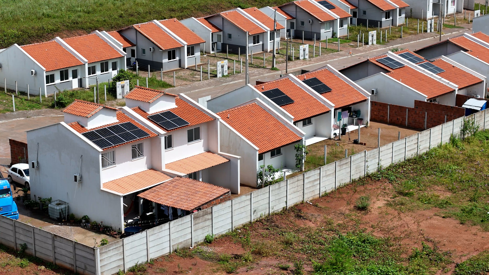 Aerial view of a neighborhood of houses with solar panel on their roof - 3DEN programme