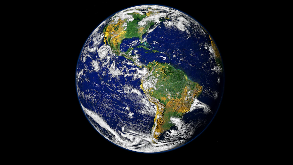 Foto de la tierra en un espacio de fondo negro con un enfoque en América Latina y del Sur.