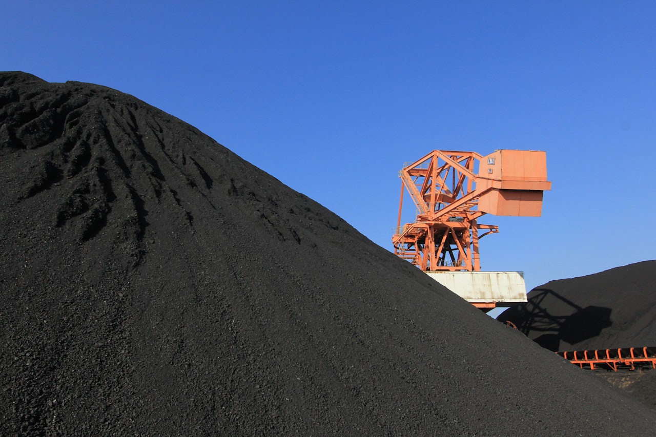 Cover of Driving Down Coal Mine Methane Emissions - Photo showing coal mine and red digger next to stockpiles