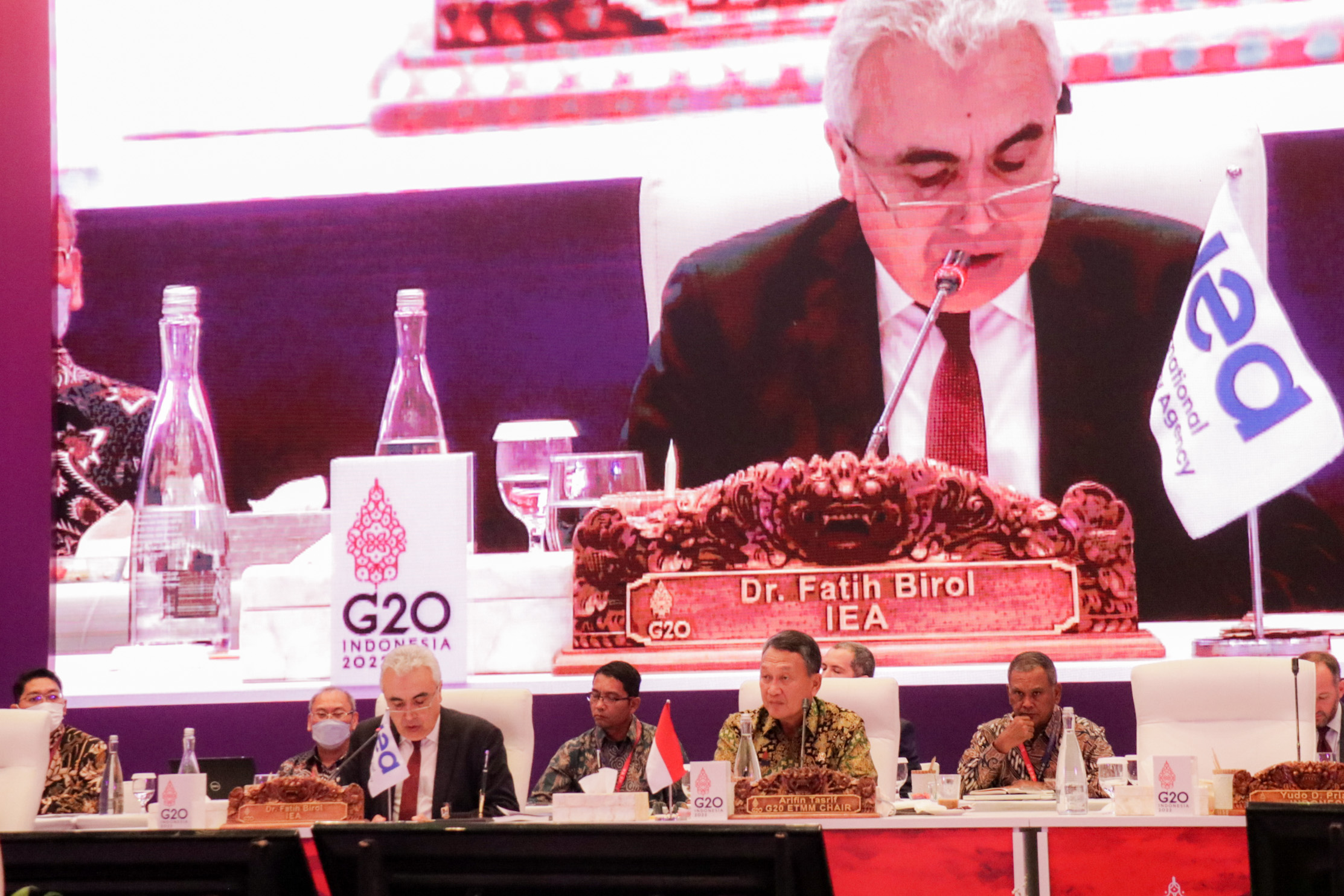 IEA Executive Director Fatih Birol launching IEA's Energy Sector Roadmap to Net Zero Emissions in Indonesia