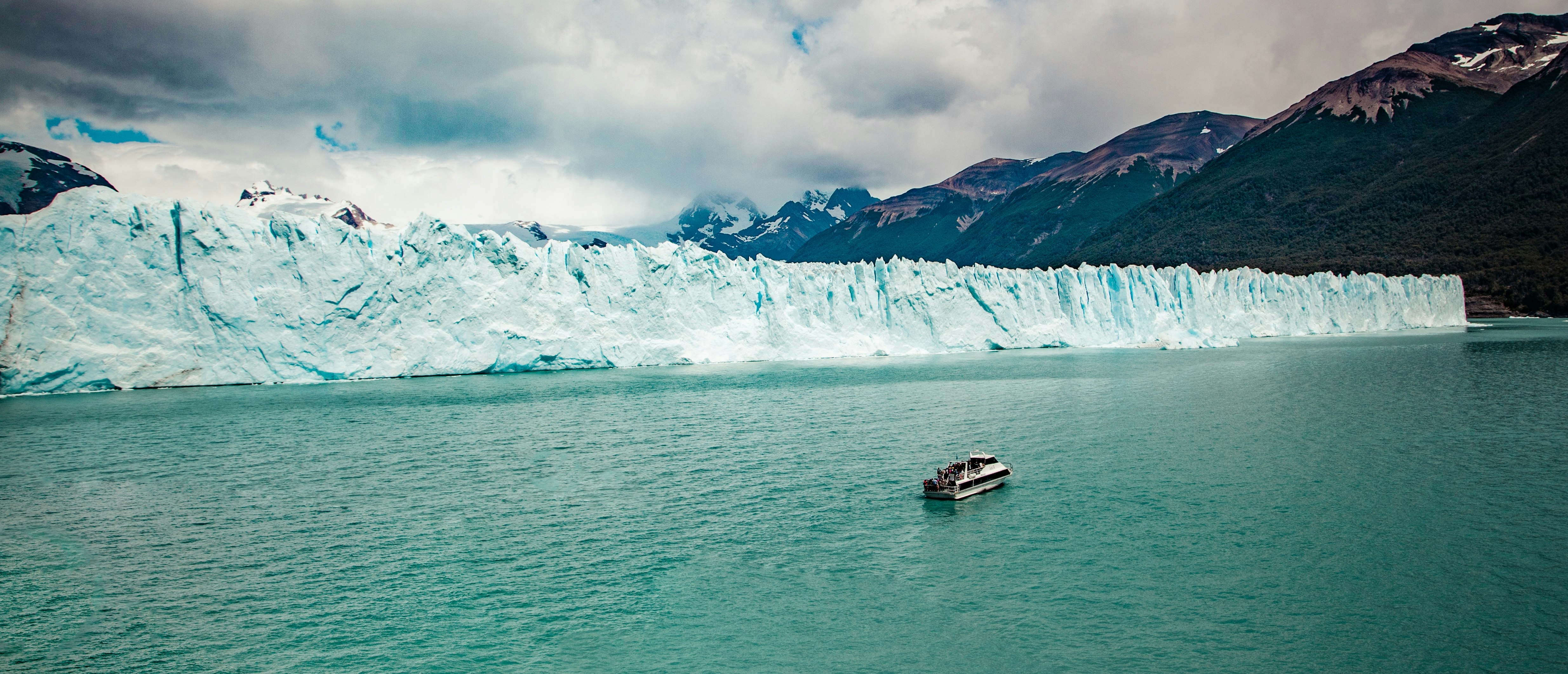 Аргентина моря и океаны. Аргентина море. Самое Холодное озеро в мире. Холодные красивые страны. Вода и климат.