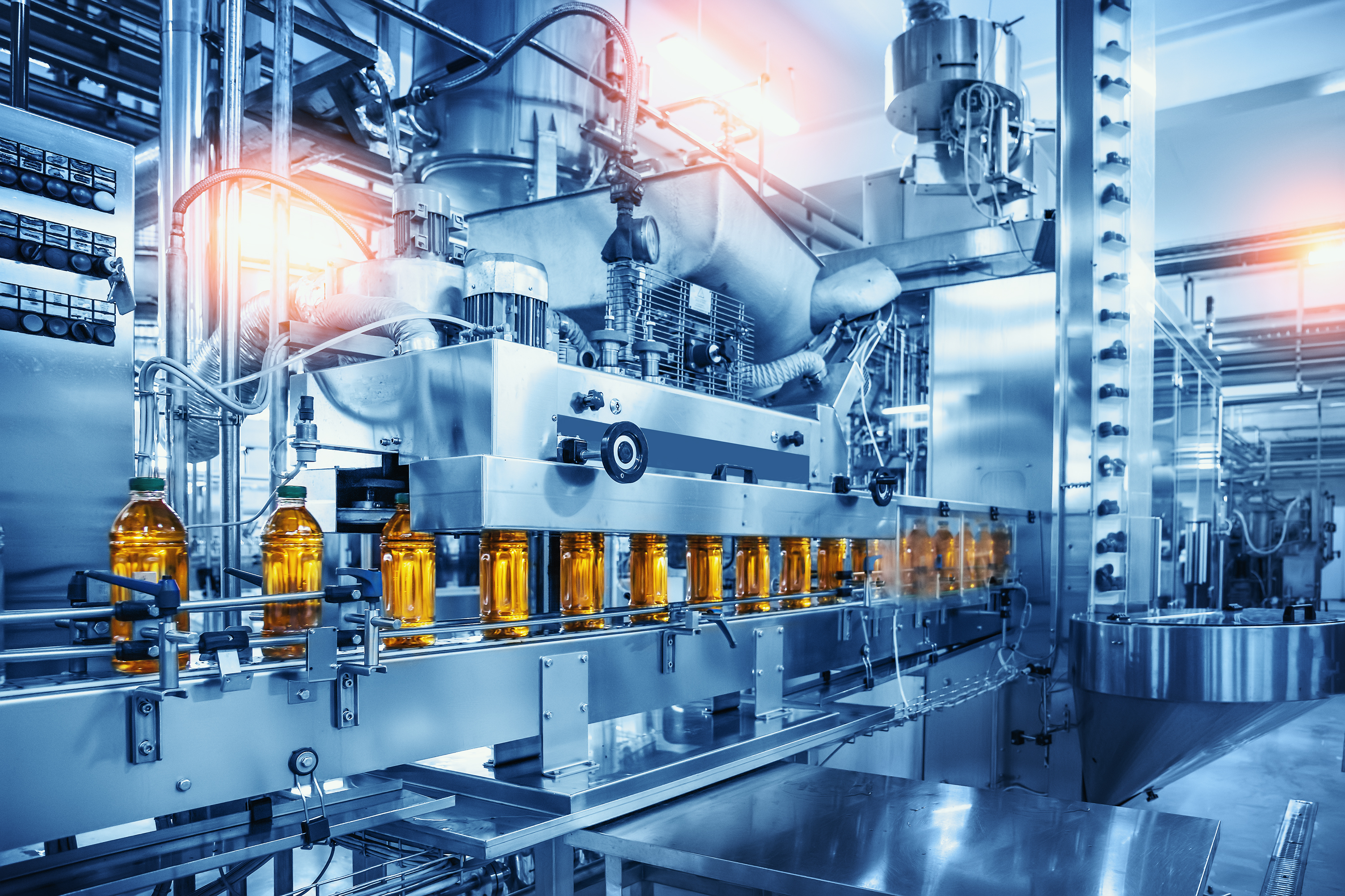 photo depicts Pass your belt with juice bottles on the inside of the blue beverage factory.